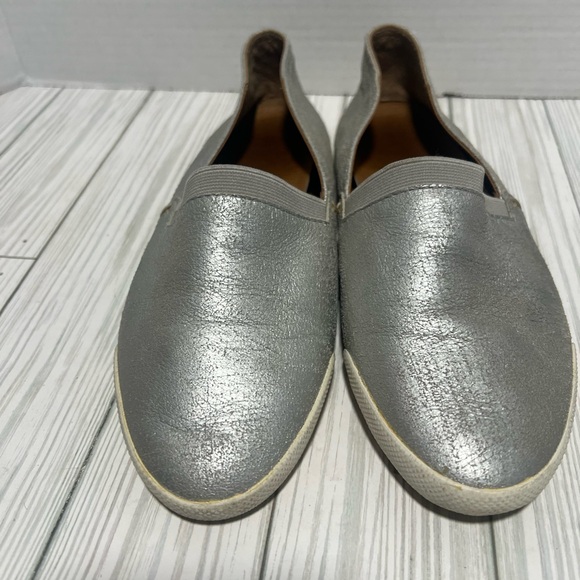 Frye Melanie Slip On Flat Sneaker Loafer Sz 7.5 Women Silver Metallic - Picture 3 of 7